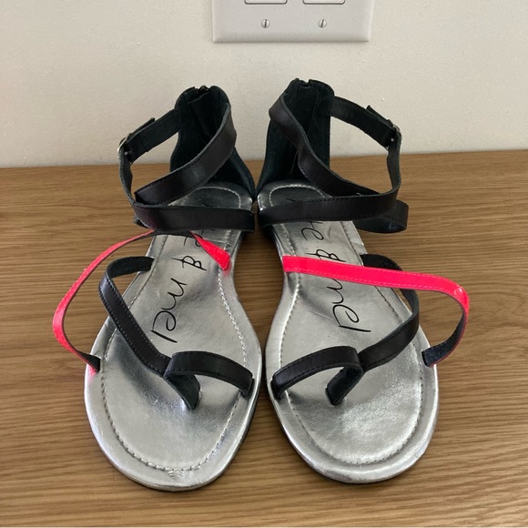 Kate & Mel Size 10 (41) Black & Pink Strappy Flat Sandals Heel Zipper - Picture 2 of 8